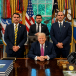 Encontro dos irmãos Flávio e Eduardo Bolsonaro com o presidente norte-americano, Donald Trump